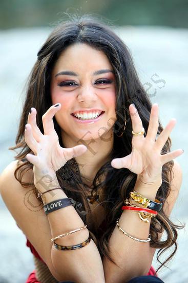 vanessaannehudgens-dot-net_modeling.jpg